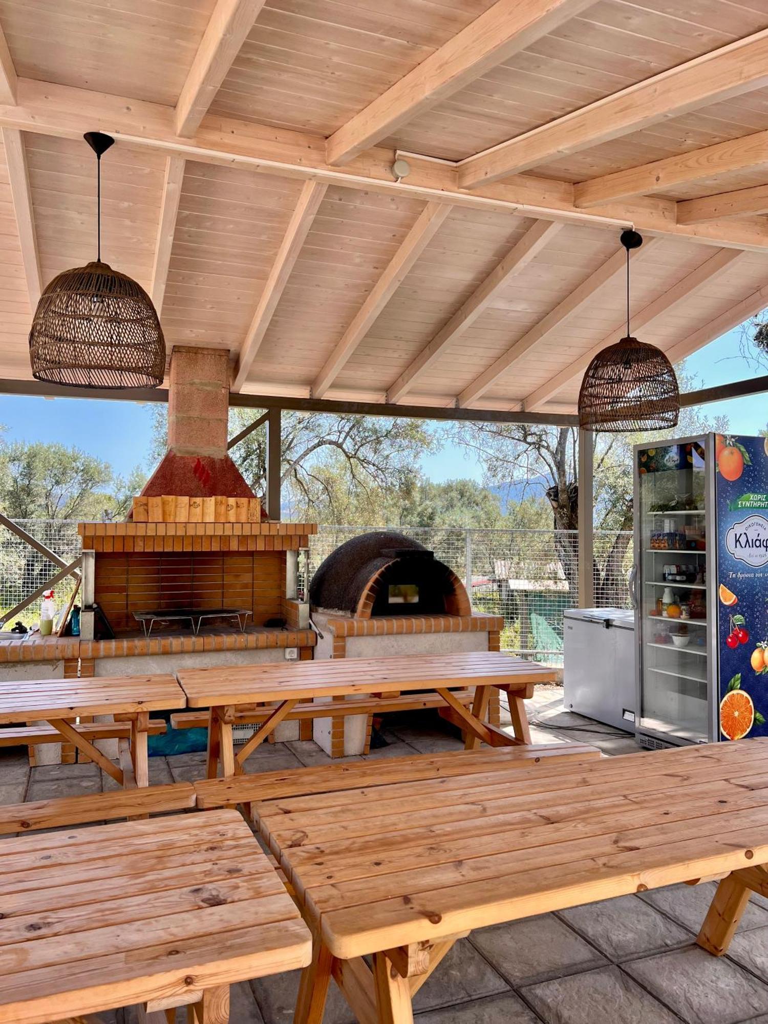 Spasmeni Vrisi Nirikos Camping מראה חיצוני תמונה